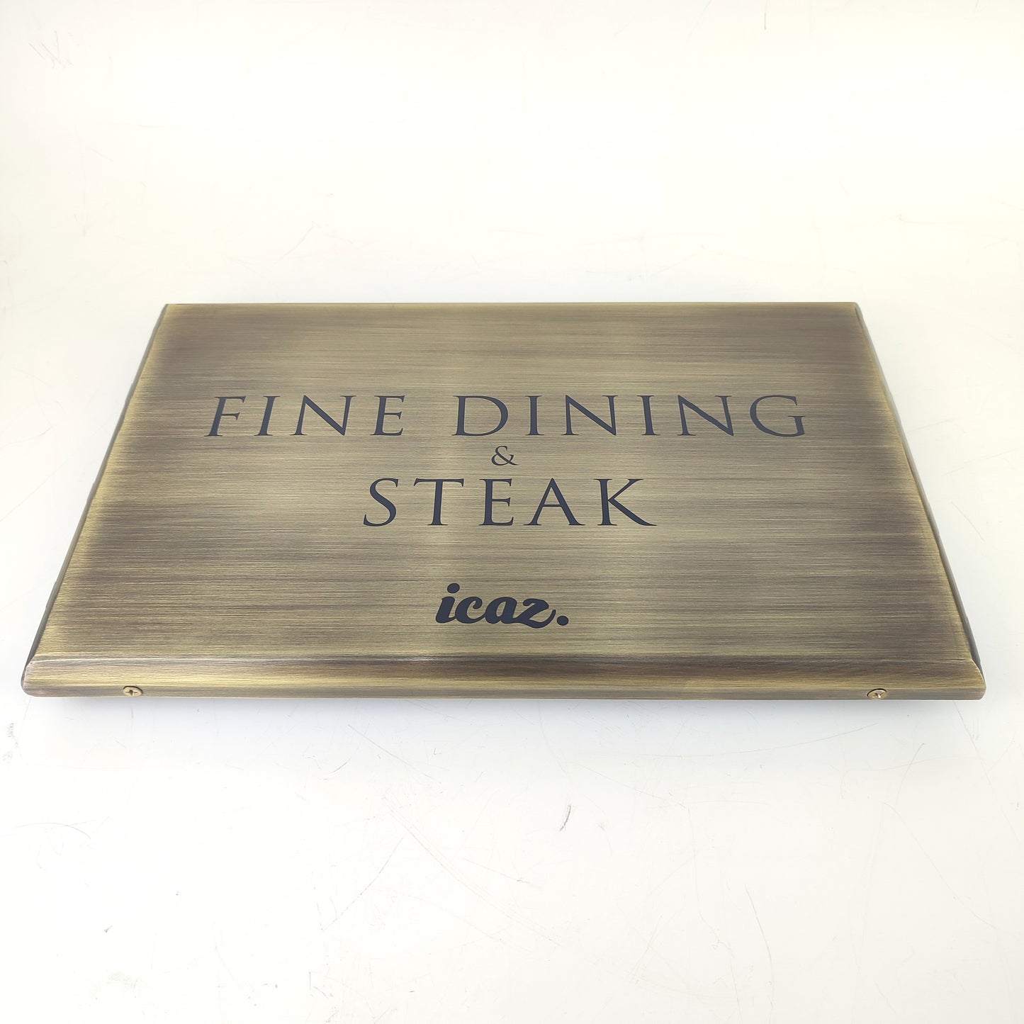 İnce işçilikle hazırlanmış eskitme pirinç metal tabela