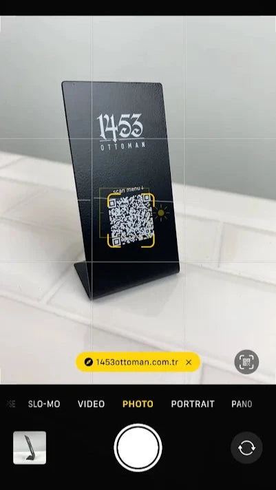 Kurumsal kullanim icin ideal QR standi.