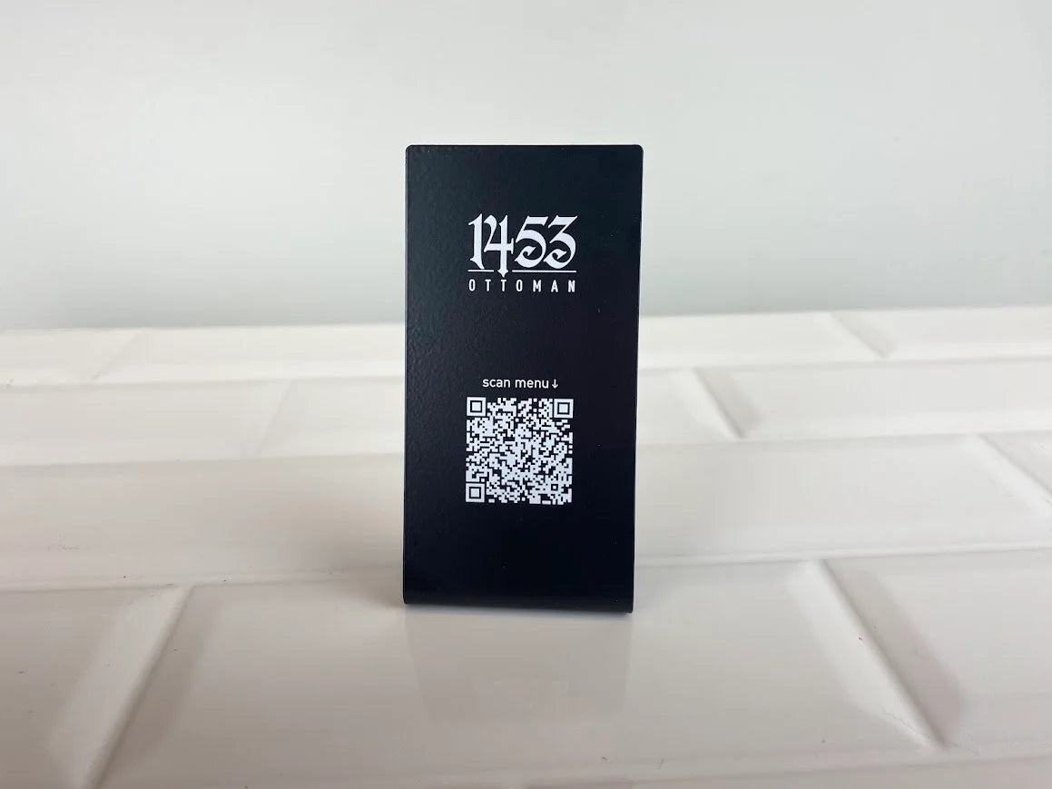 Promosyonluk QR kod standi metalden uretilmis.