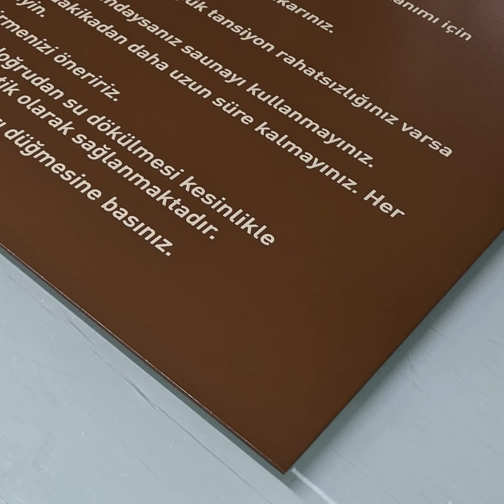 Statik fırın boyalı metal hamam sauna bilgilendirme panosunun yüzey ve köşe detayı