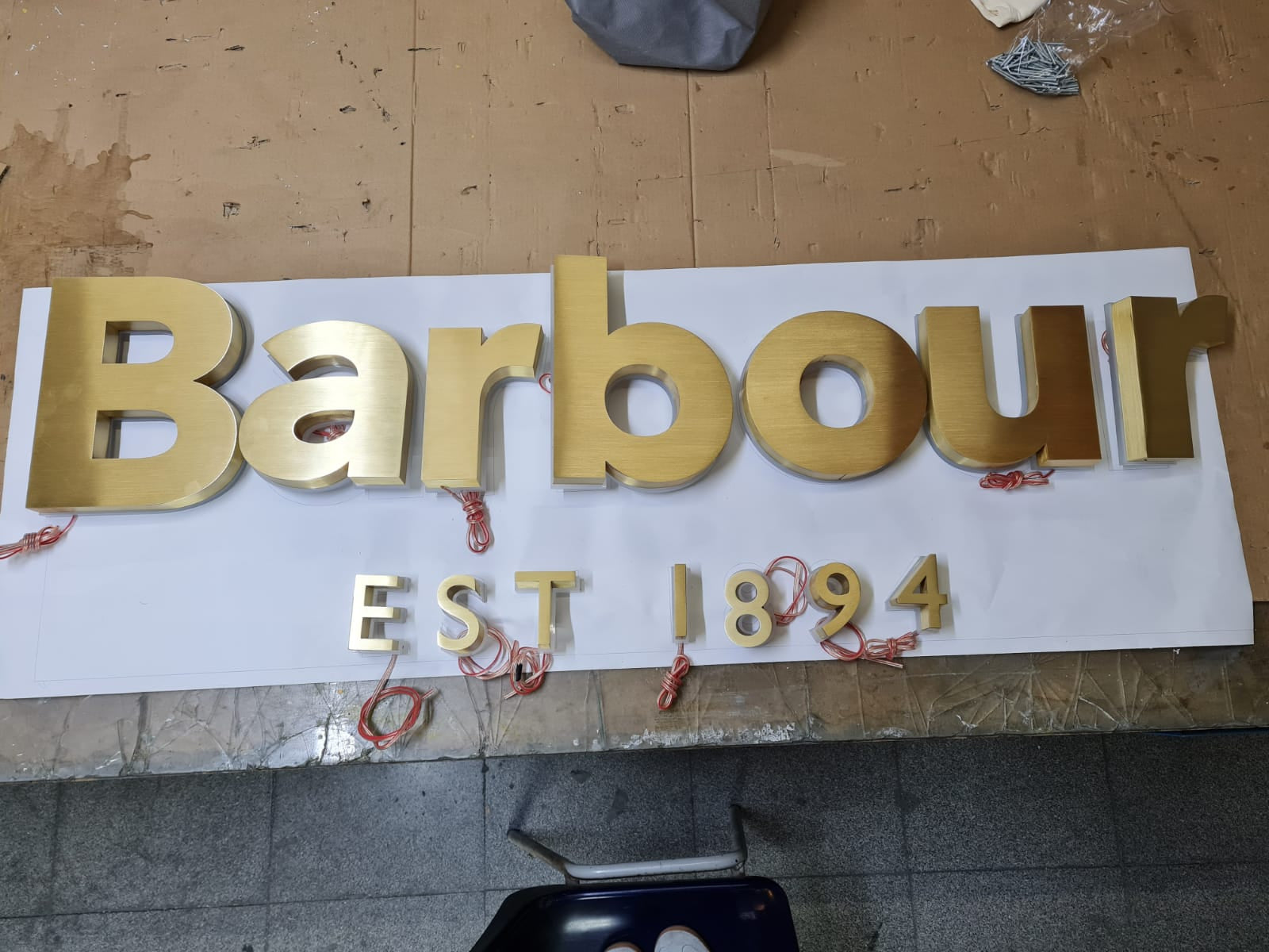 40 cm harf yüksekliğinde özel üretim mağaza kutu harf tabelası
