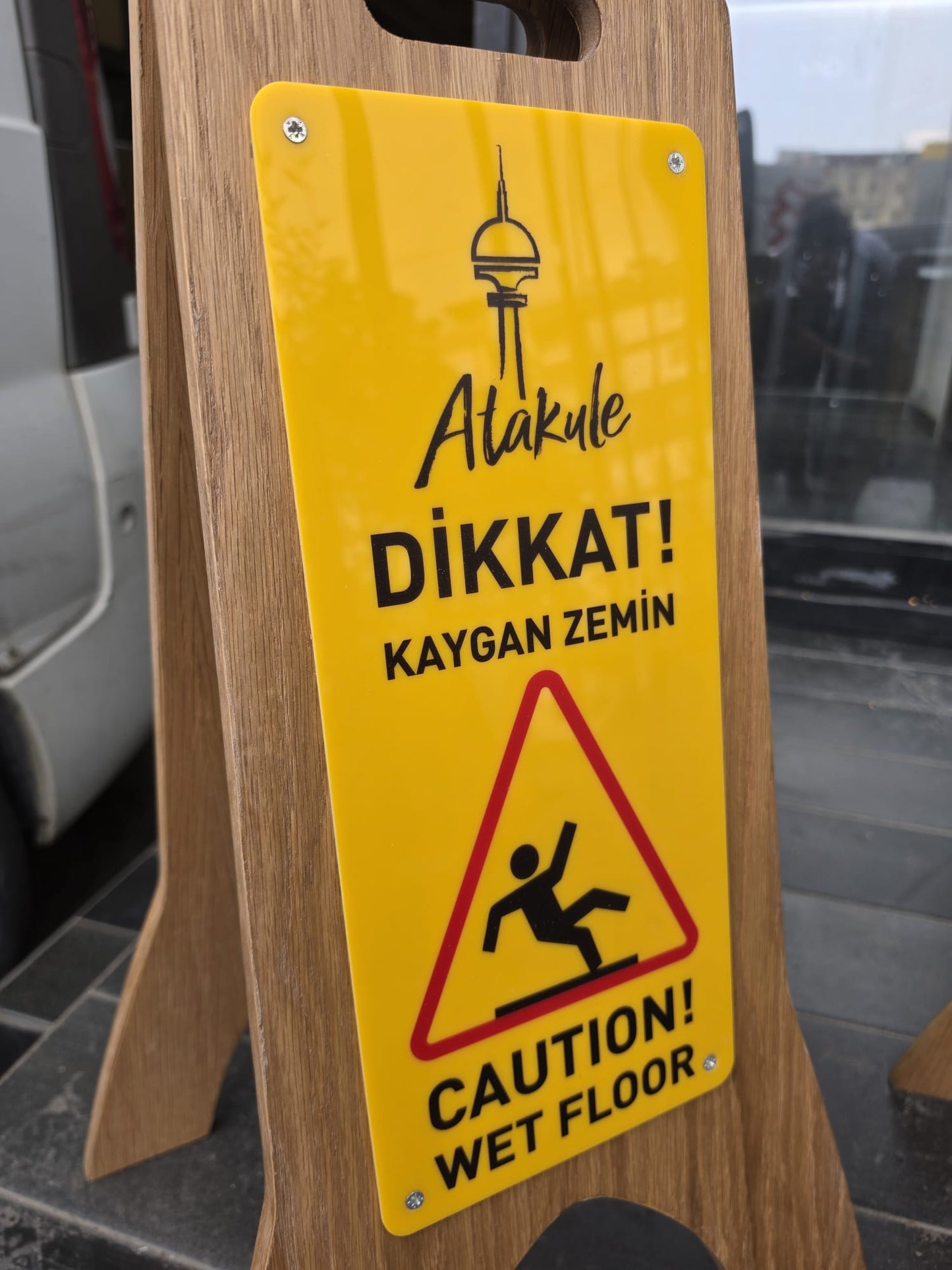 Ahşap katlanır kaygan zemin tabelası çift taraflı ıslak zemin uyarı levhası