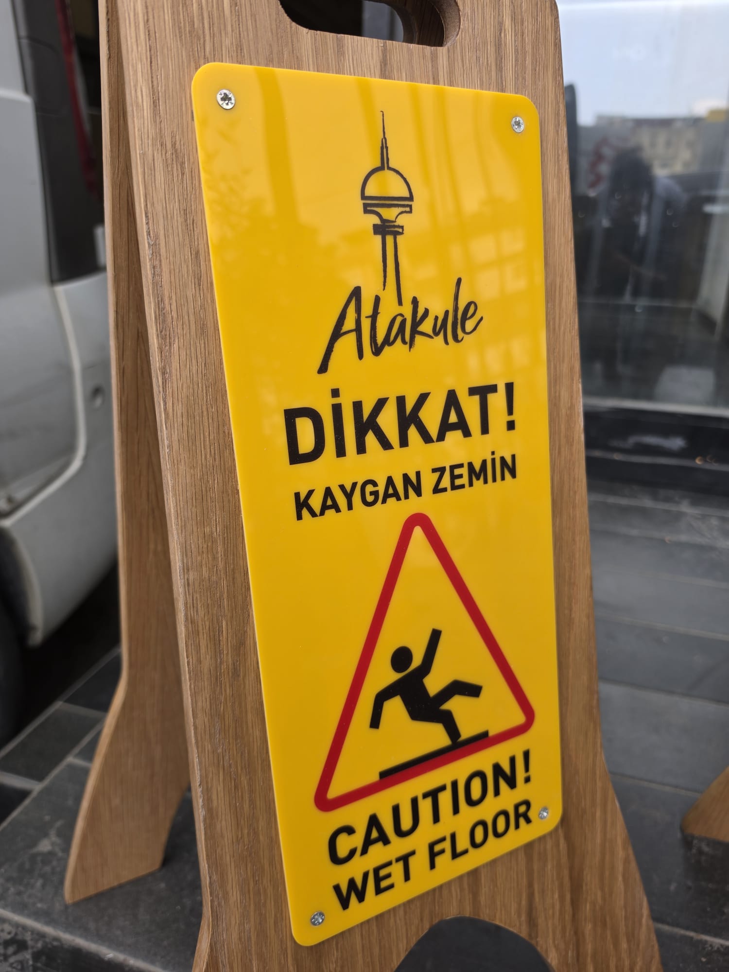Ahşap katlanır kaygan zemin tabelası çift taraflı ıslak zemin uyarı levhası