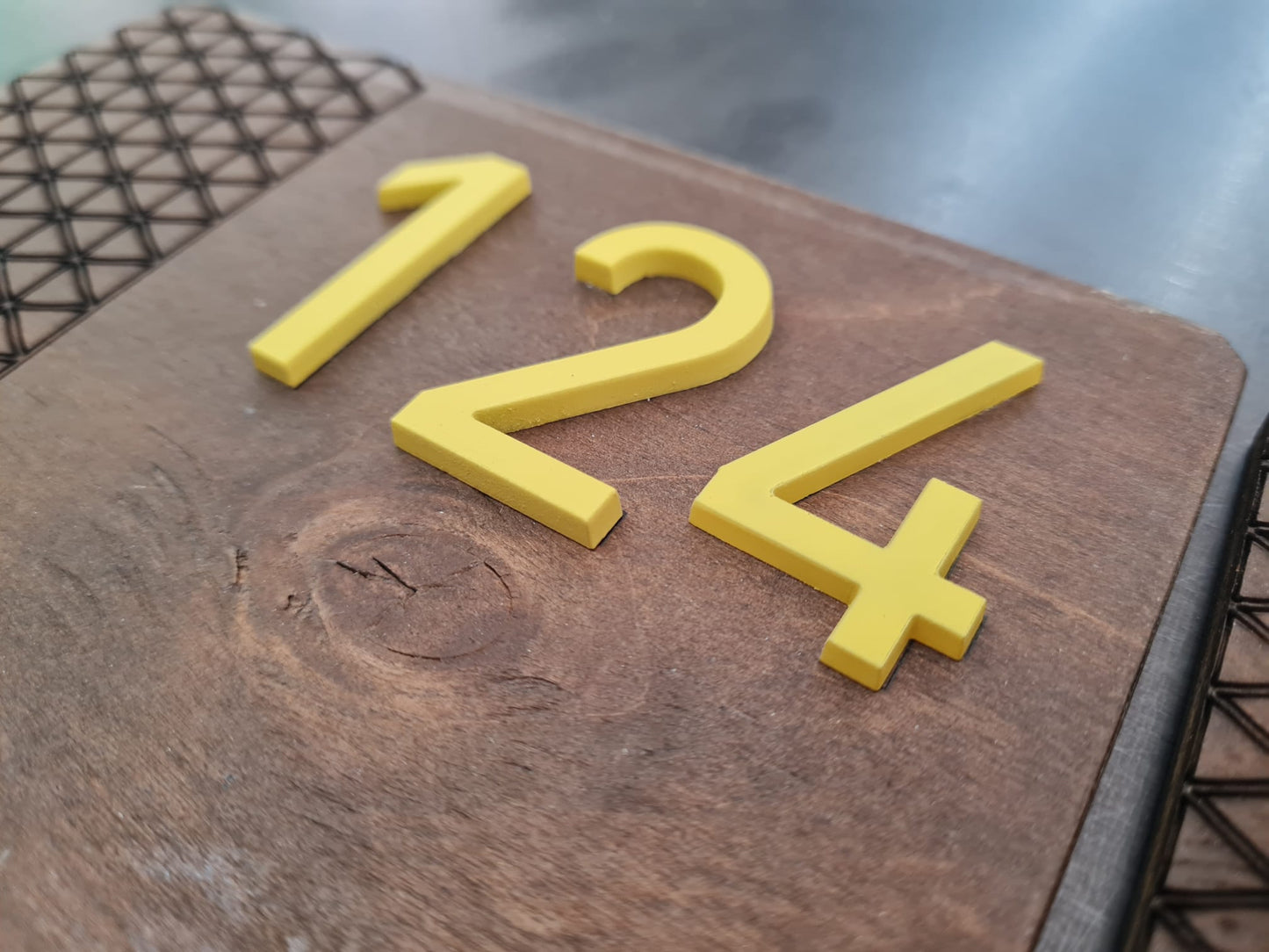 Pleksi kabartma rakamların yakın çekim detay fotoğrafı