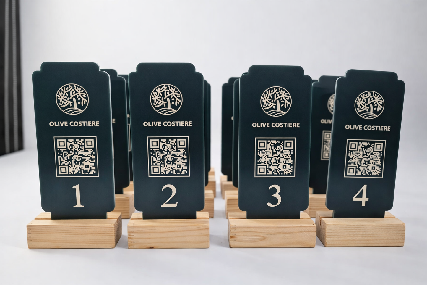 Ahşap tabanlı QR kod masa numarası standı cafe ve bistro için