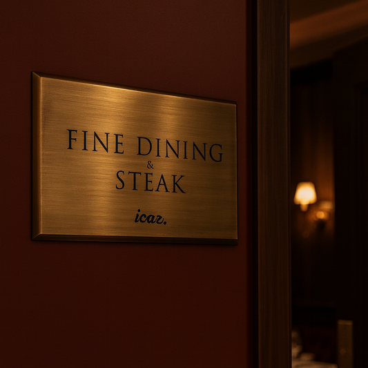 Lüks otel girişinde kullanılan antik pirinç eskitme kapı tabelası