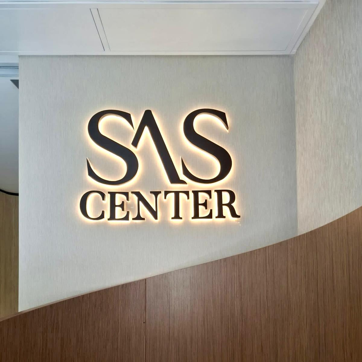 SAS Center için özel üretilen arkadan ışıklı metal kutu harf işletme tabelası