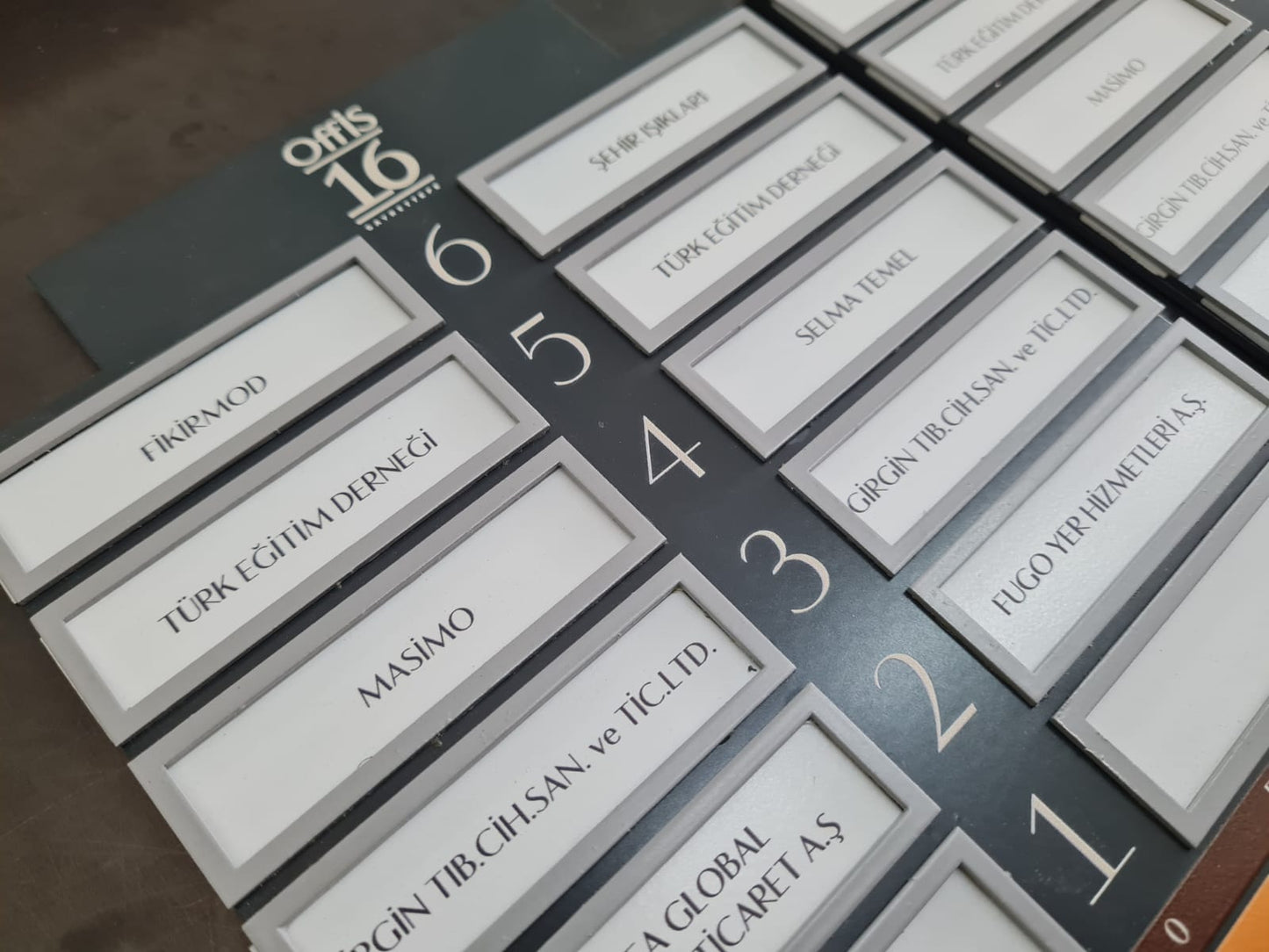 Asansör kat numaralandırma alanı tasarım detayı