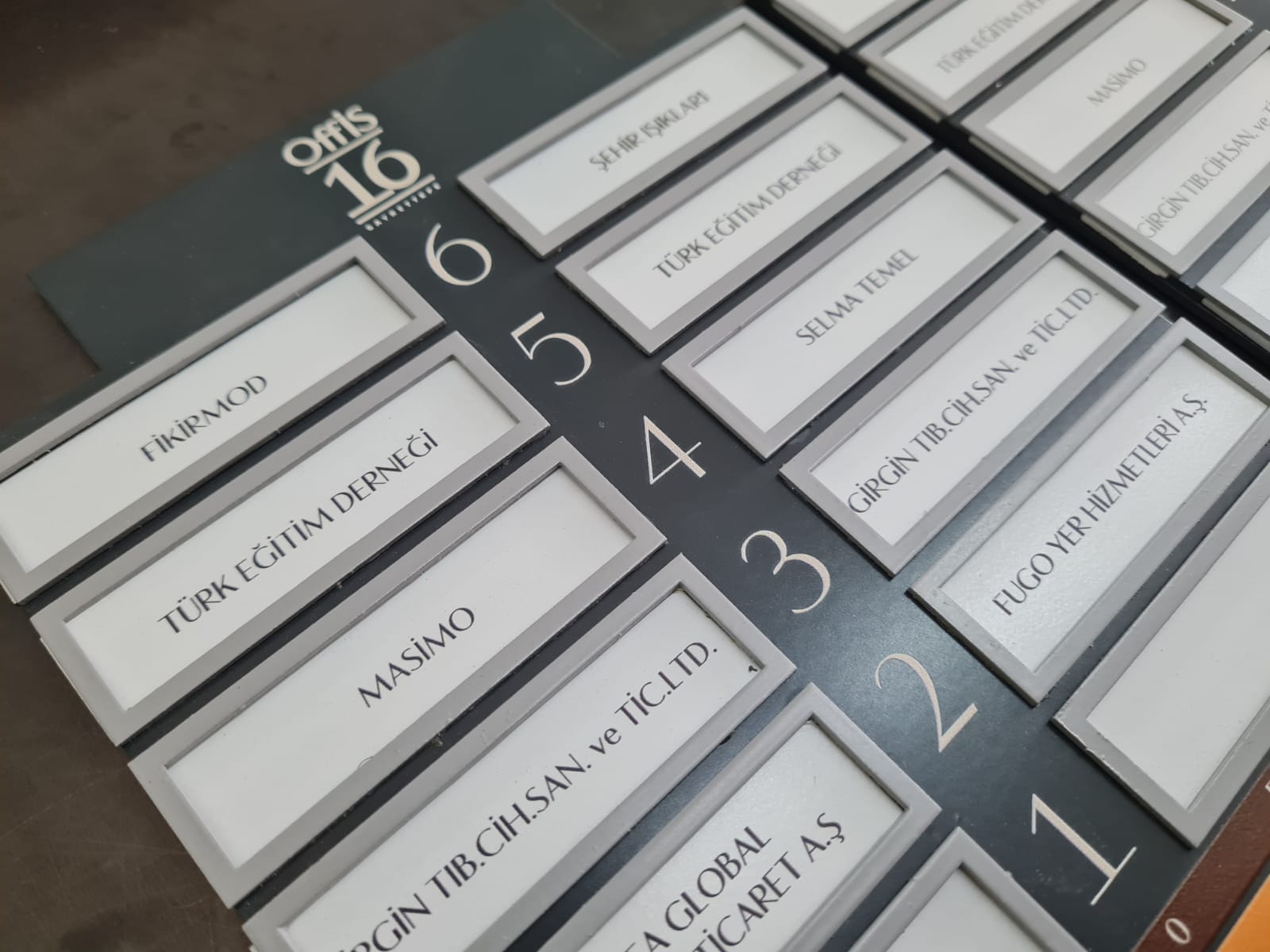 Asansör kat numaralandırma alanı tasarım detayı