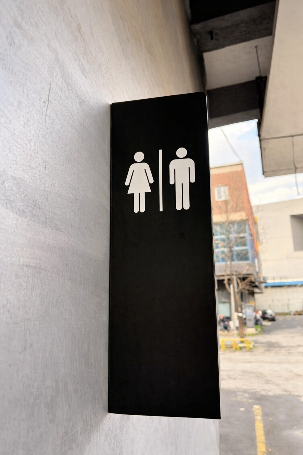 Folyo yüzeyli Bay Bayan WC işareti ön görünüm modern duvar tipi yönlendirme tabelası