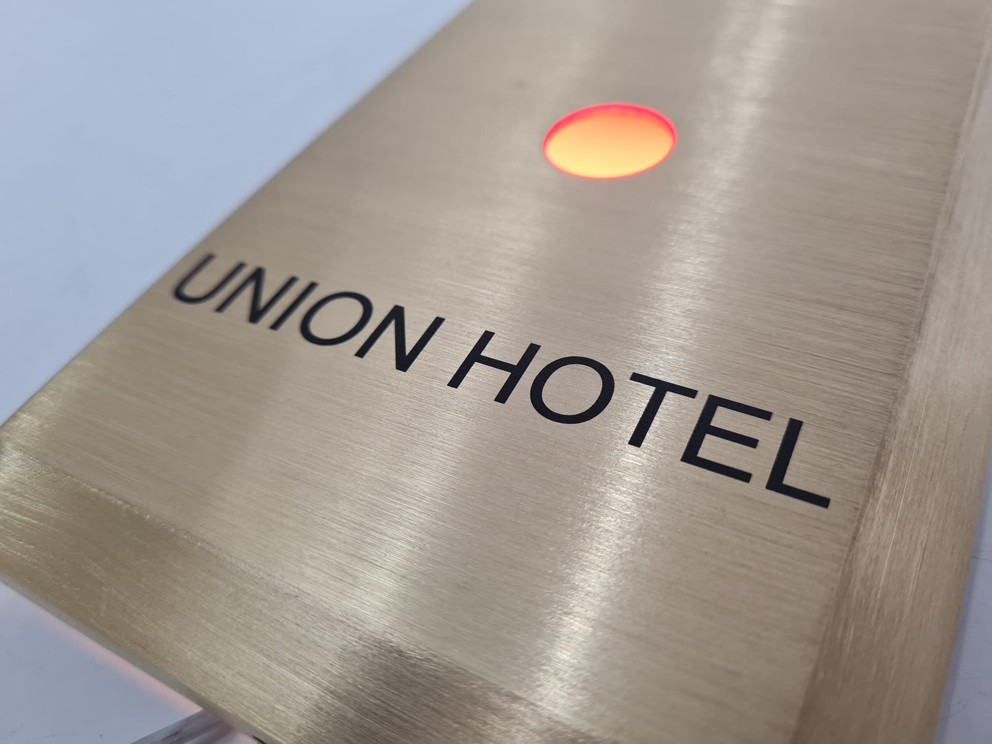 Butik oteller için pirinç yüzeyli ışıklı oda numarası ve Braille tabela