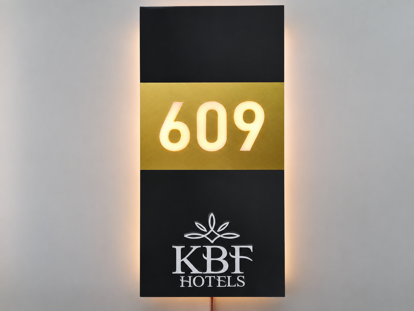 Butik otel odaları için kişiselleştirilebilir LED kapı tabelası