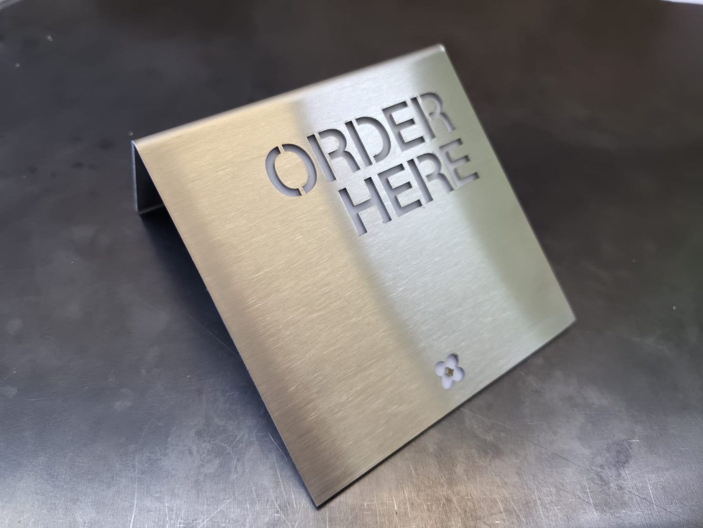 Coffee shop tezgahları için Order Here sipariş verme noktası tabelası