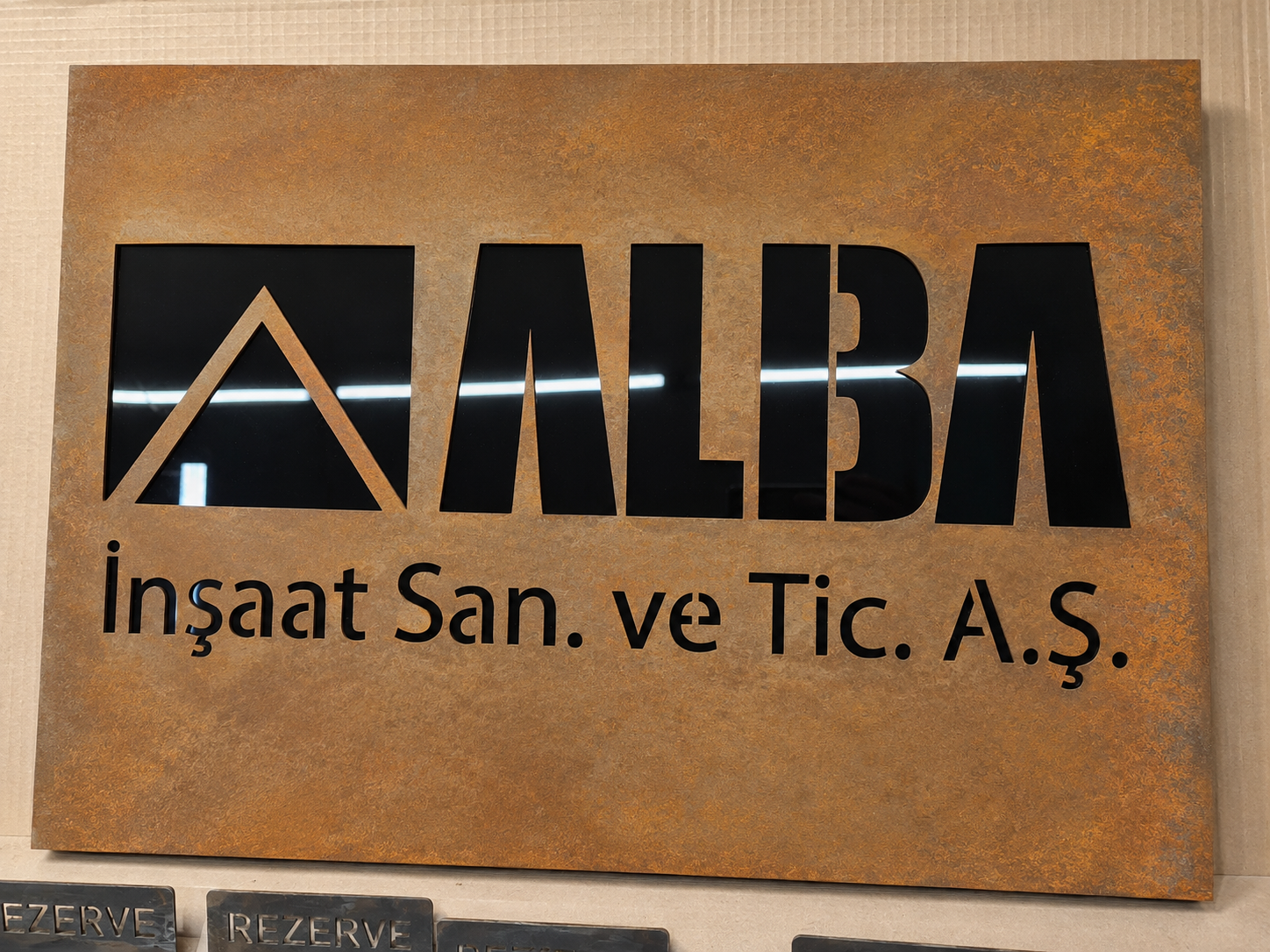 Doğal patina görünümlü corten çelik logo tabelası