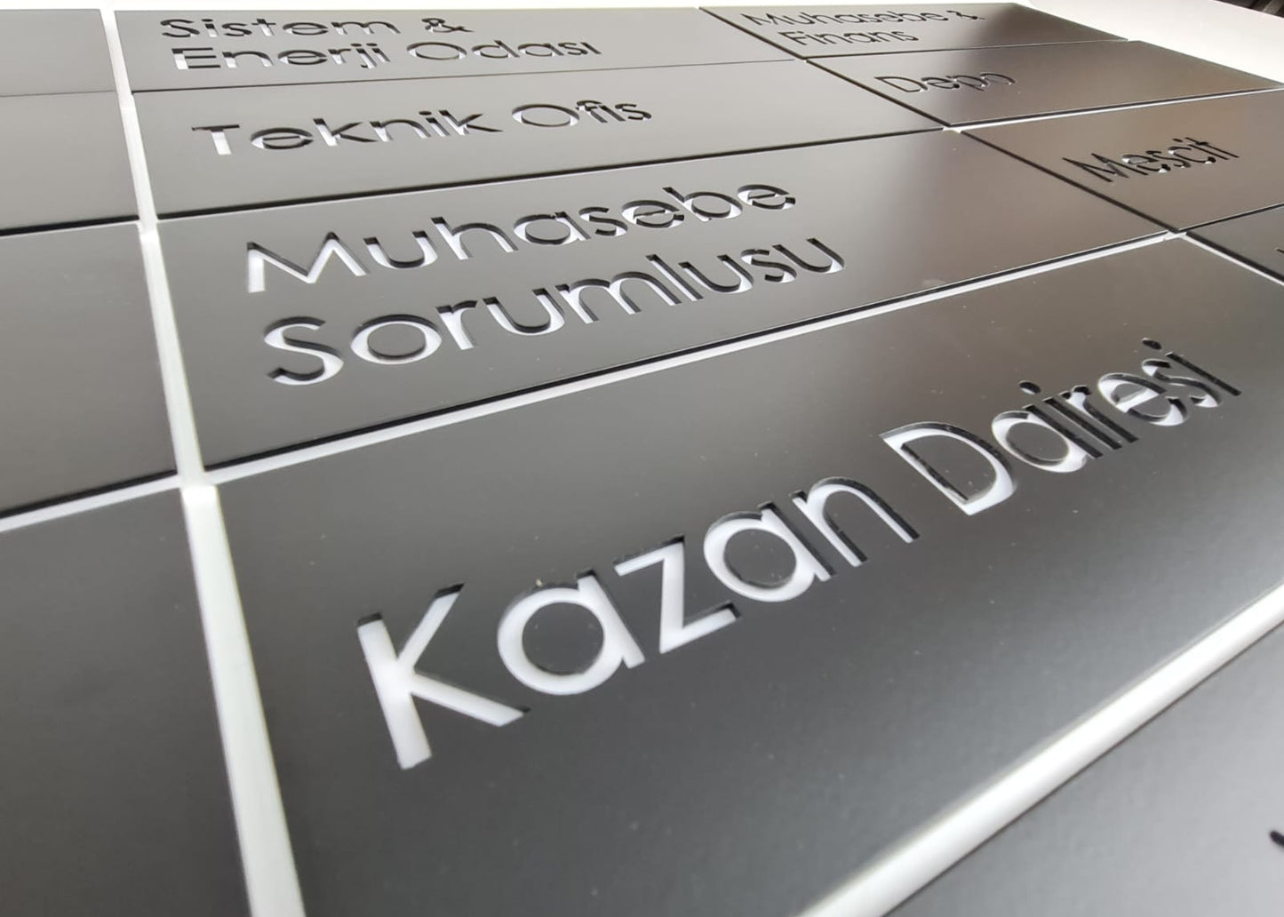 Muhasebe, toplantı odası ve yönetici ofisi için özel departman kapı tabelaları.