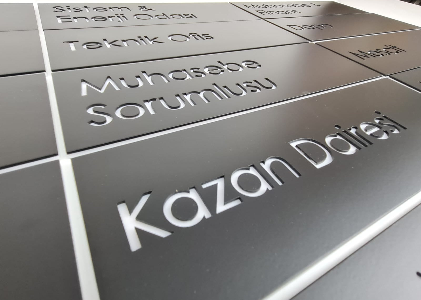 Muhasebe, toplantı odası ve yönetici ofisi için özel departman kapı tabelaları.