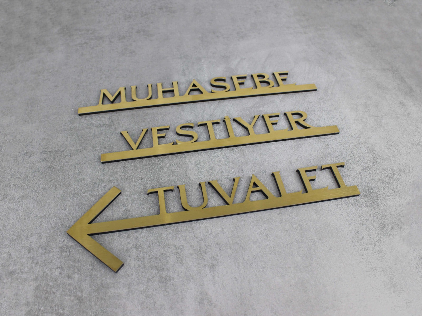 Gold metal yüzeyli dekoratif iç mekan yönlendirme tabelası