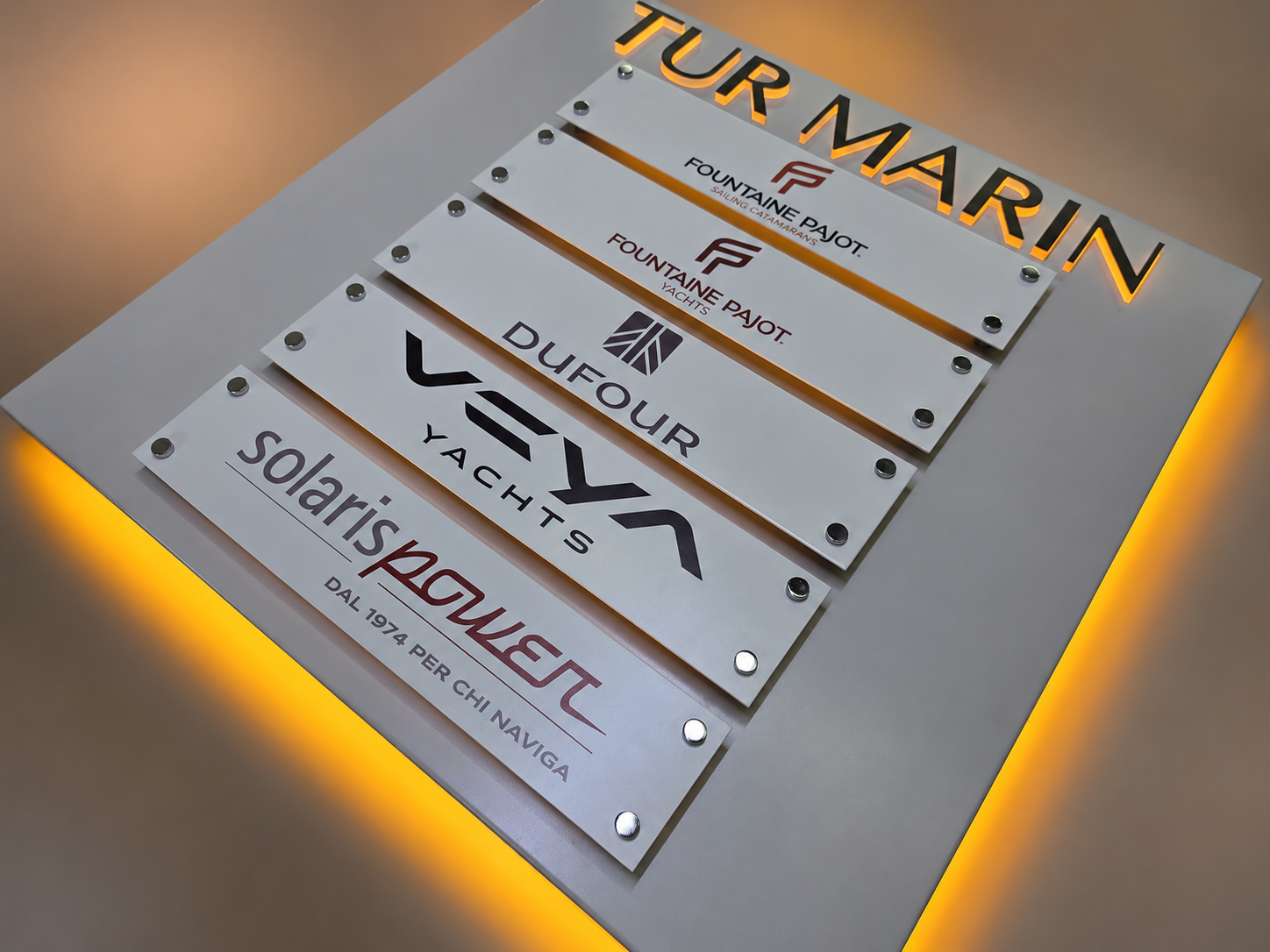 Tur Marin için özel üretilen ışıklı firma rehber tabelası