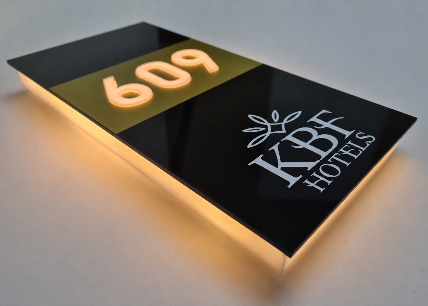 KBF Hotels logolu ışıklı otel kapı numarası tabelası