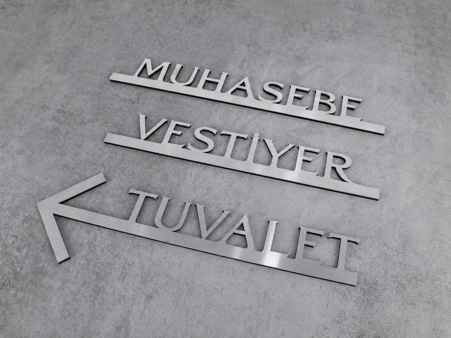 İstenilen yazıya göre kişiselleştirilebilir metal yönlendirme tabelası