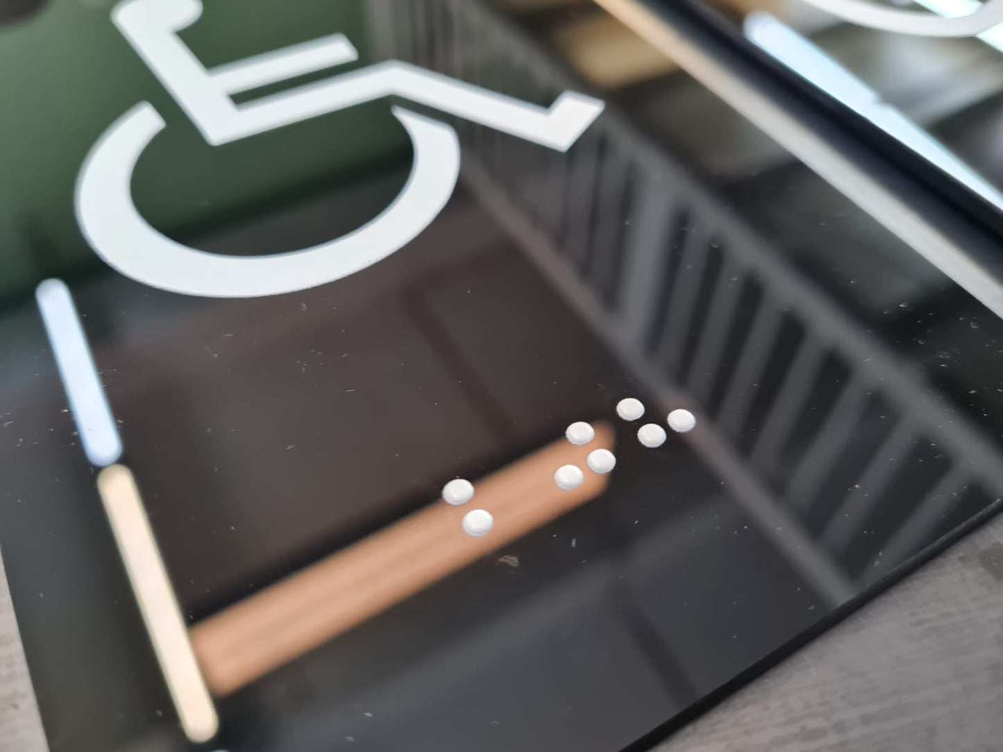 Kurumsal işletmeler için Braille alfabeli engelli WC tabelası