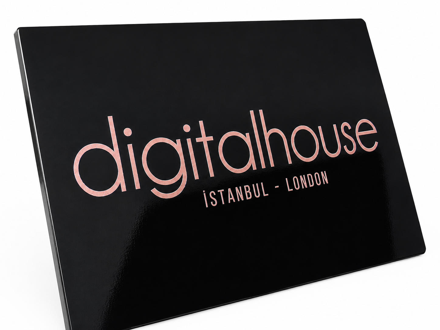 Kurumsal kat rehberi panoları için özel üretilmiş şirket isim plakası.