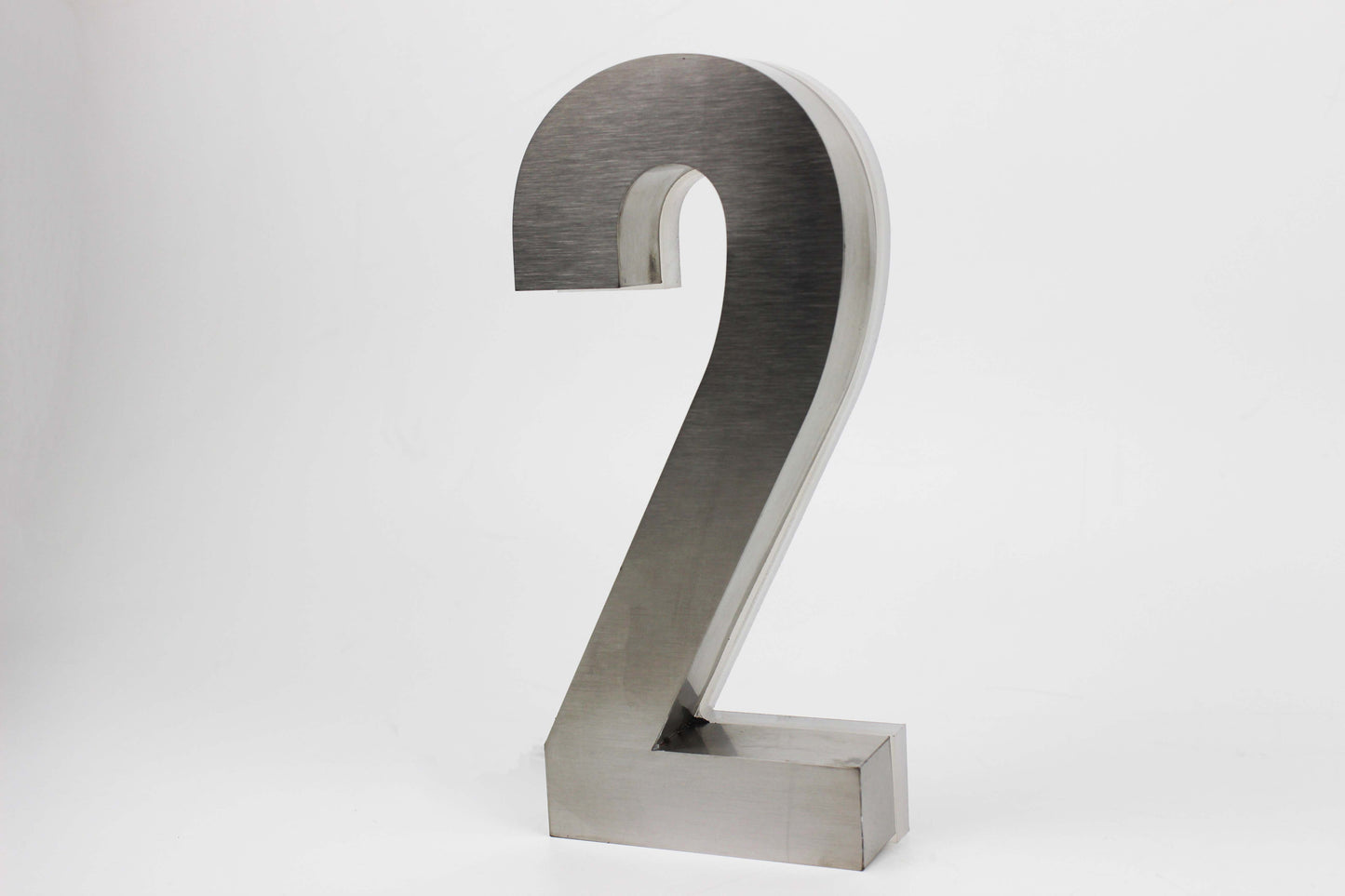 Lüks iç mekânlara uygun dekoratif ışıklı kapı numarası.