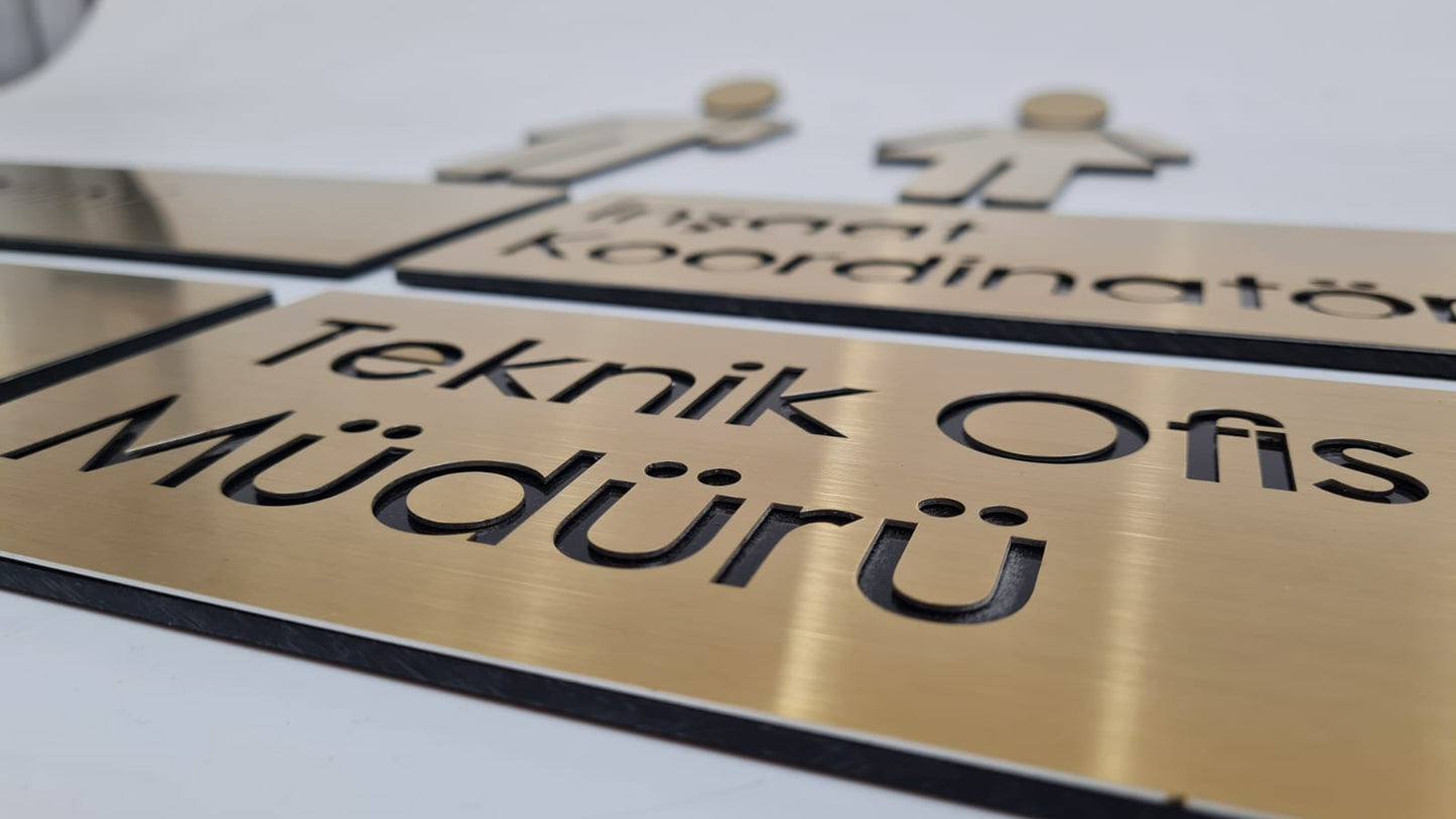 Mahal isimliğinin yakından görünümü.