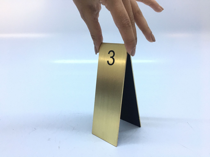 Metal masa numarası UV baskılı şık tasarım