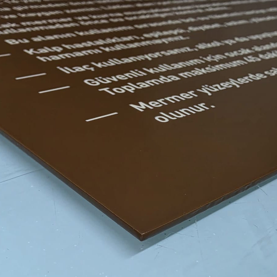 40x50 cm metal bilgilendirme tabelasının köşe ve kenar detay görünümü