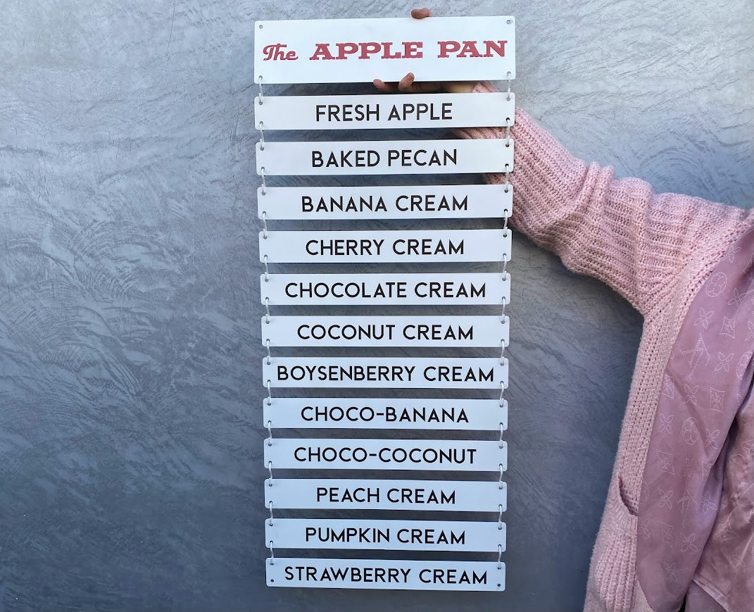  Metal menü panosu, işletmeler için şık ve dayanıklı tasarım.