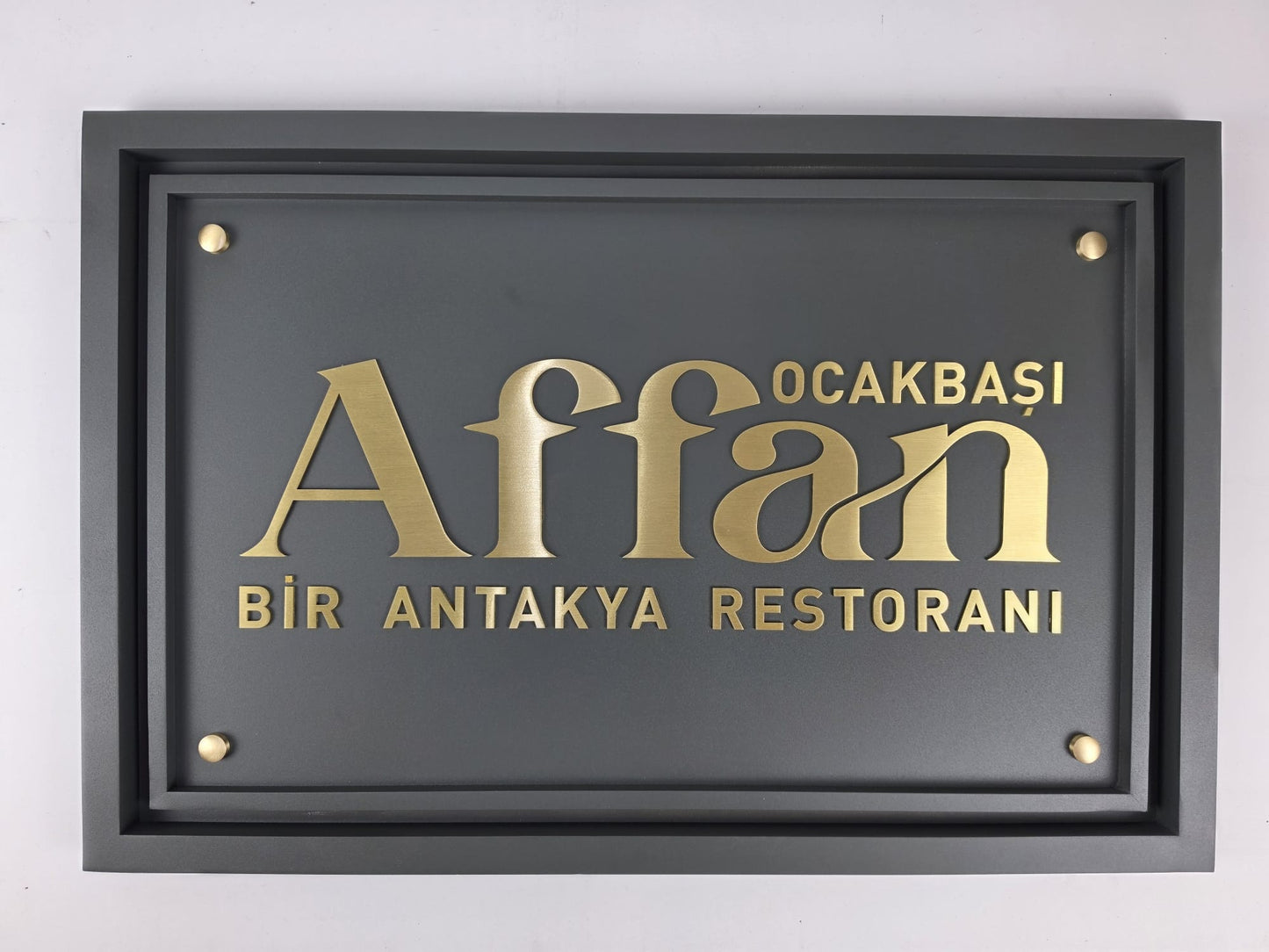 Meyhane konseptine uygun giriş tabelası, depo tabelaları ve WC işaretlerinden oluşan kurumsal tabela paketi.
