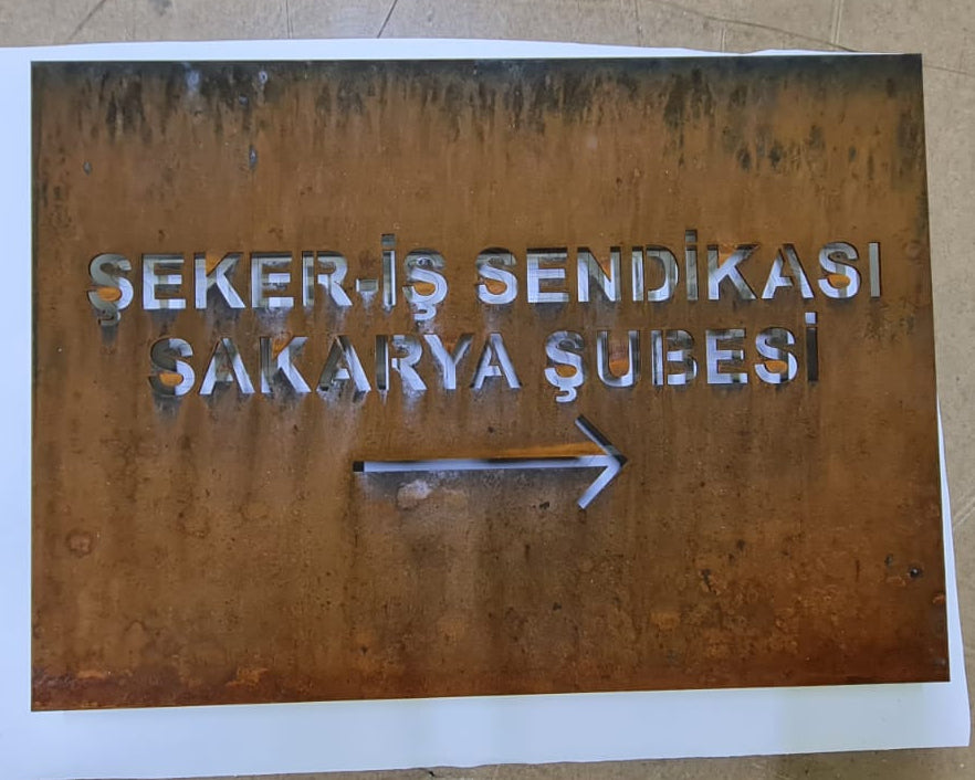 Modern işletme ve kurumsal mekanlar için corten metal tabela