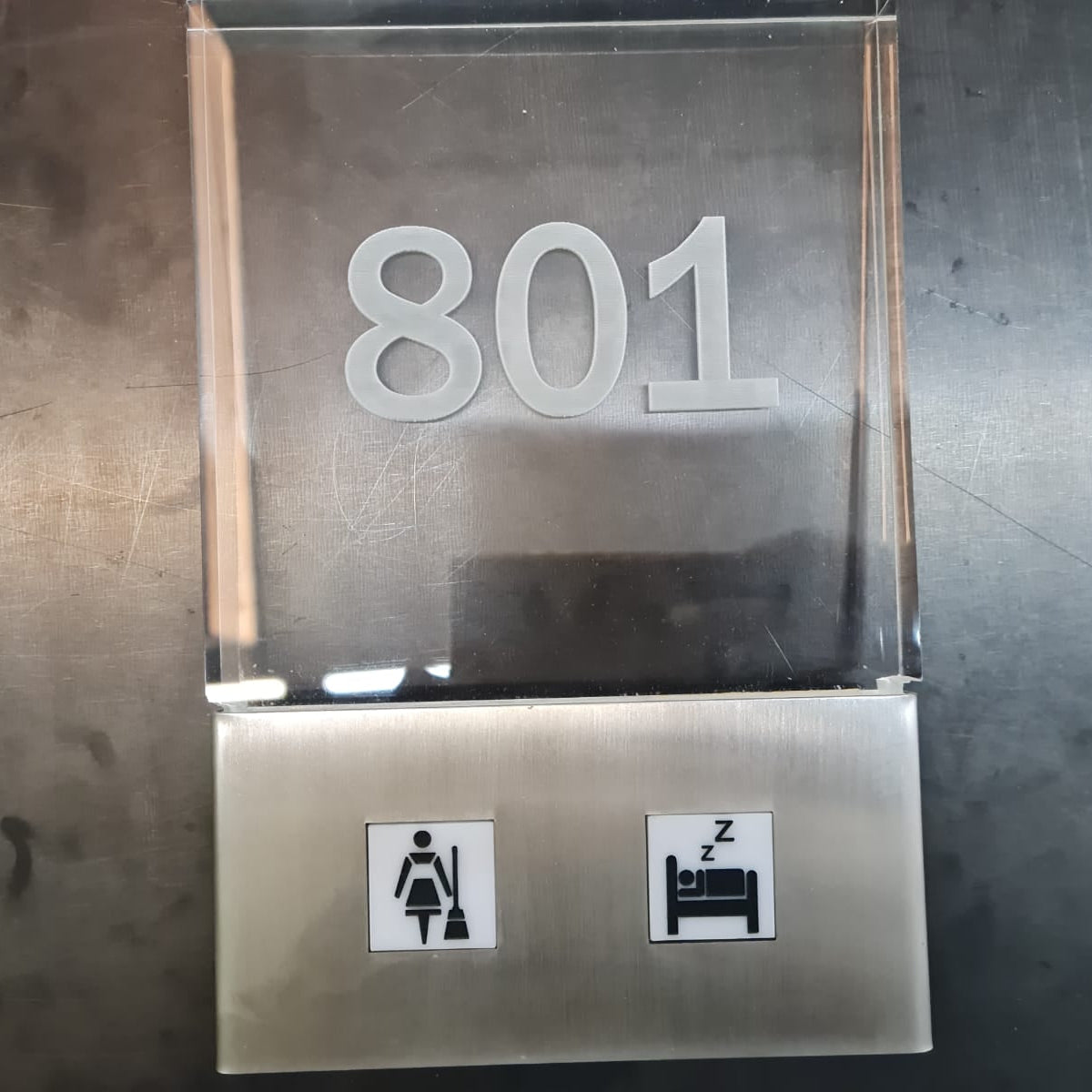 Modern otel koridorları için akrilik ışıklı oda numarası tasarımı