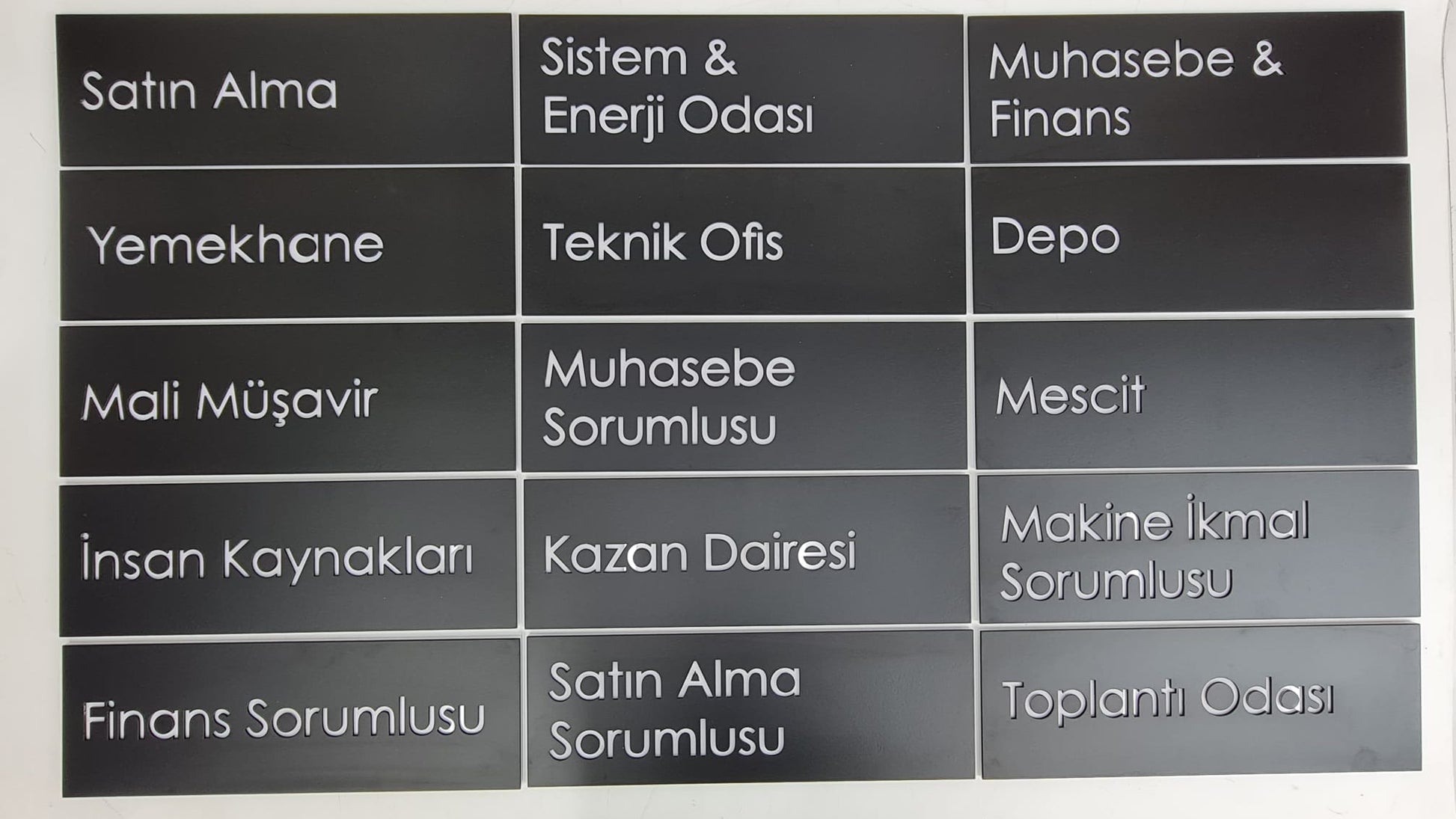 Ofis kapıları için kişiye özel üretilen oda isimlikleri ve mahal tabelaları.