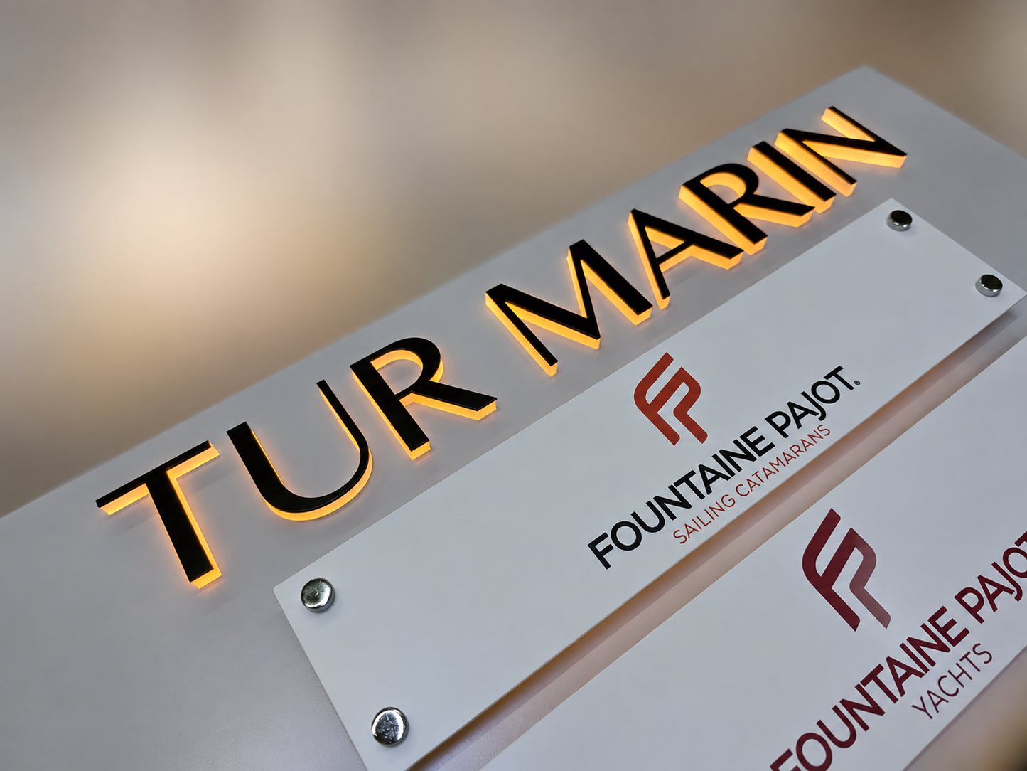 Ofis ve plaza girişleri için Tur Marin firma yönlendirme panosu