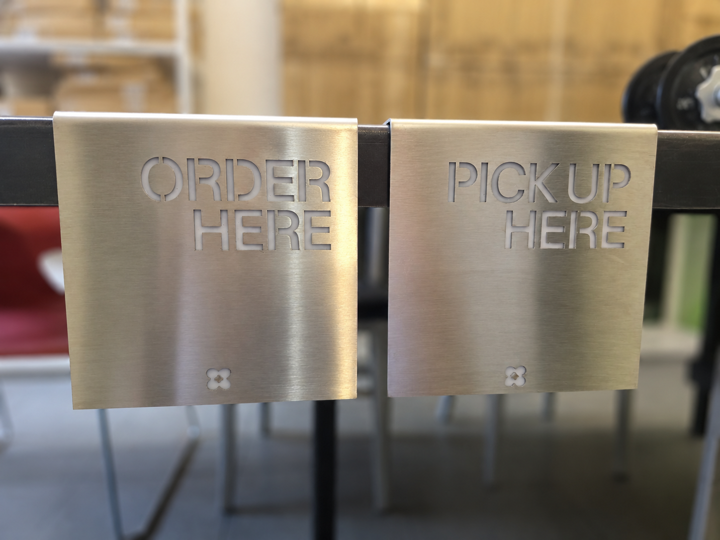 Cafe ve restoranlar için Order Here Pickup Here paslanmaz çelik metal tabela