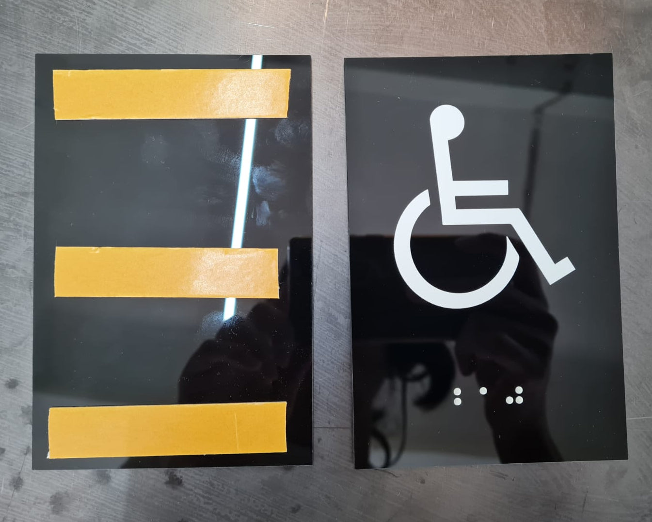 Otellerde kullanıma uygun Braille engelli WC kapı tabelası