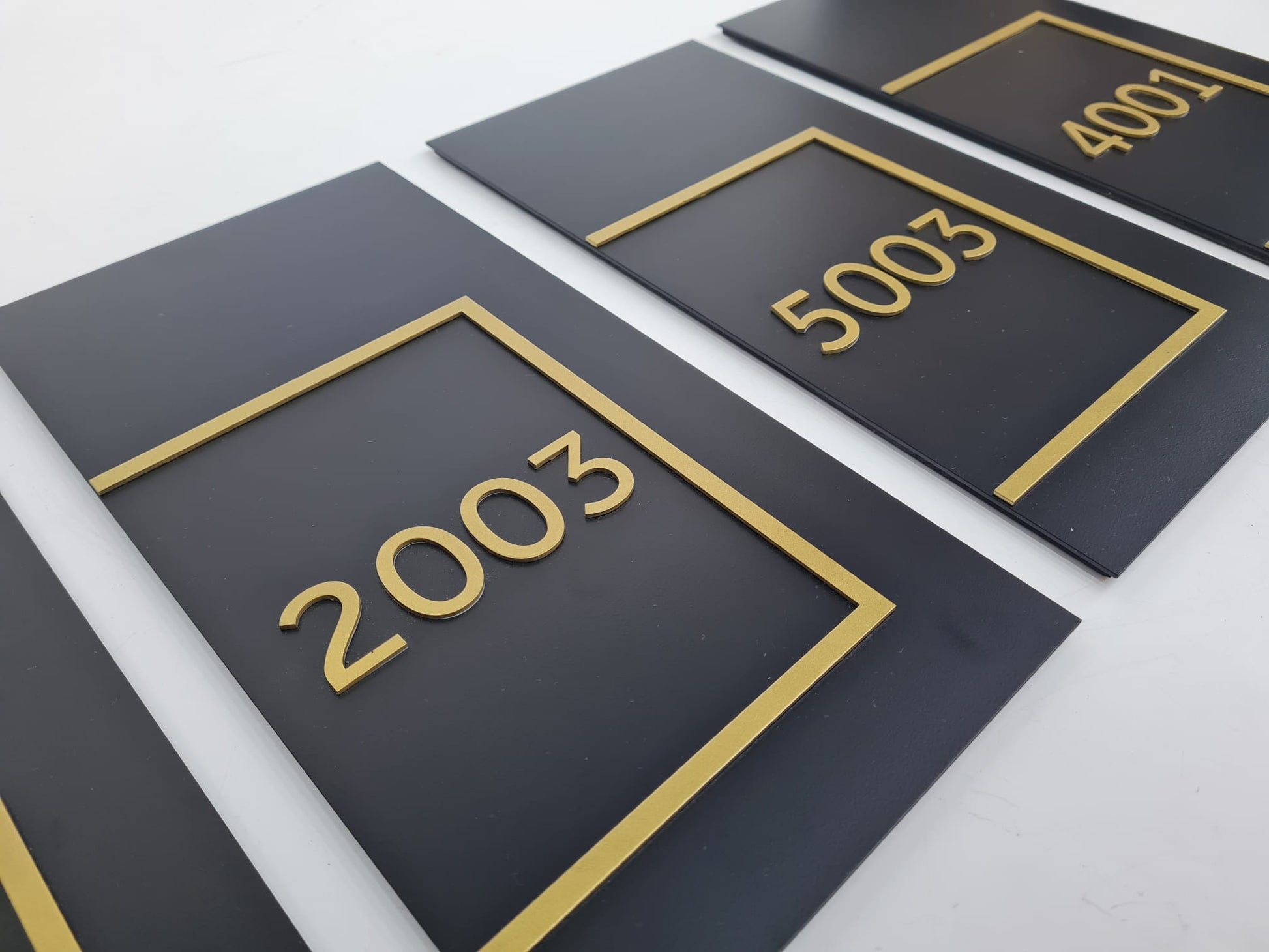 Otel odaları için gold renkli kabartma rakamlı metal kapı numarası