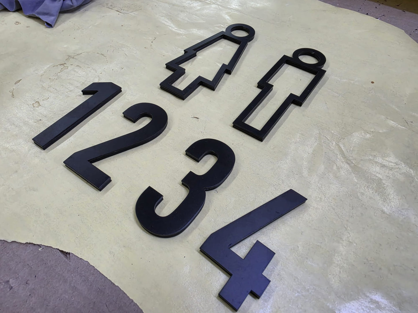 Otel oda kapıları için siyah metal görünümlü 10 cm kapı numarası rakamları