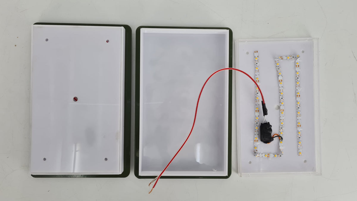 Kabartma rakamlı otel kapı tabelasının LED aydınlatma ve elektrik bağlantı sistemi