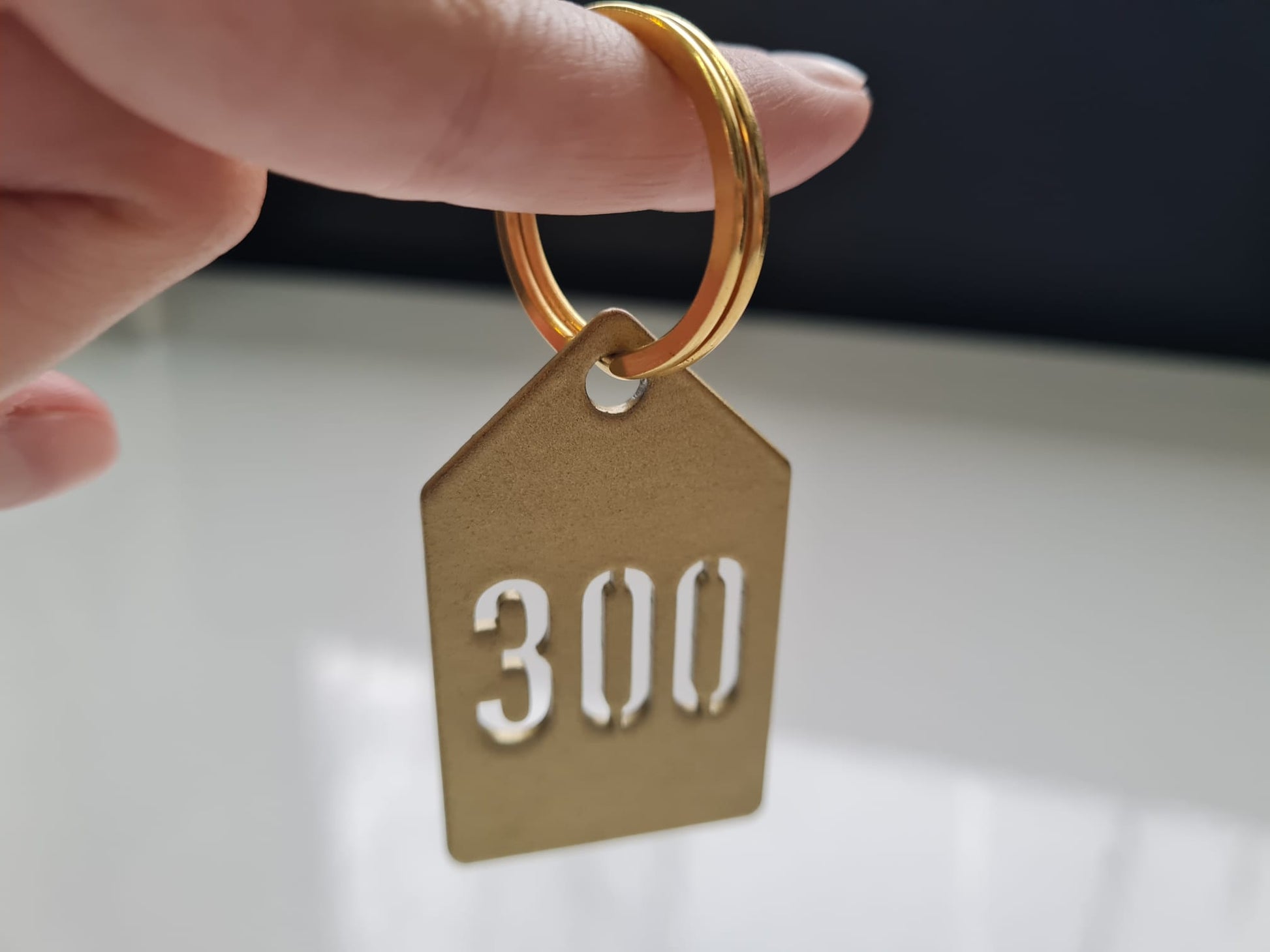 Butik otellerde oda anahtarlığı olarak kullanılan numaralık