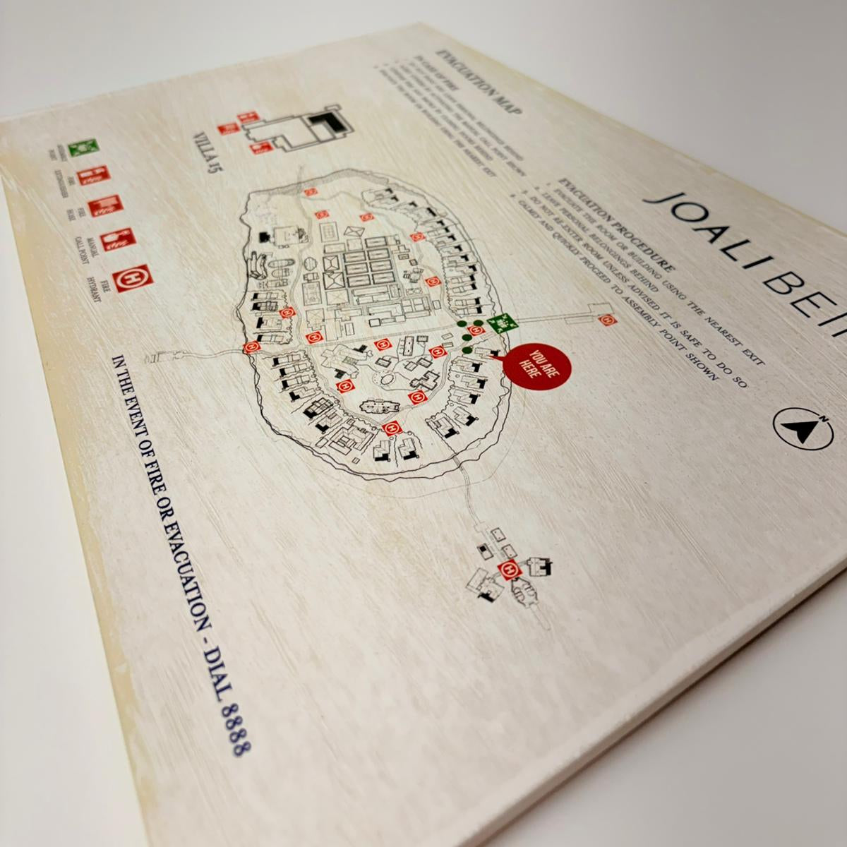 UV baskı tekniğiyle üretilmiş otel odası yangın kaçış planı