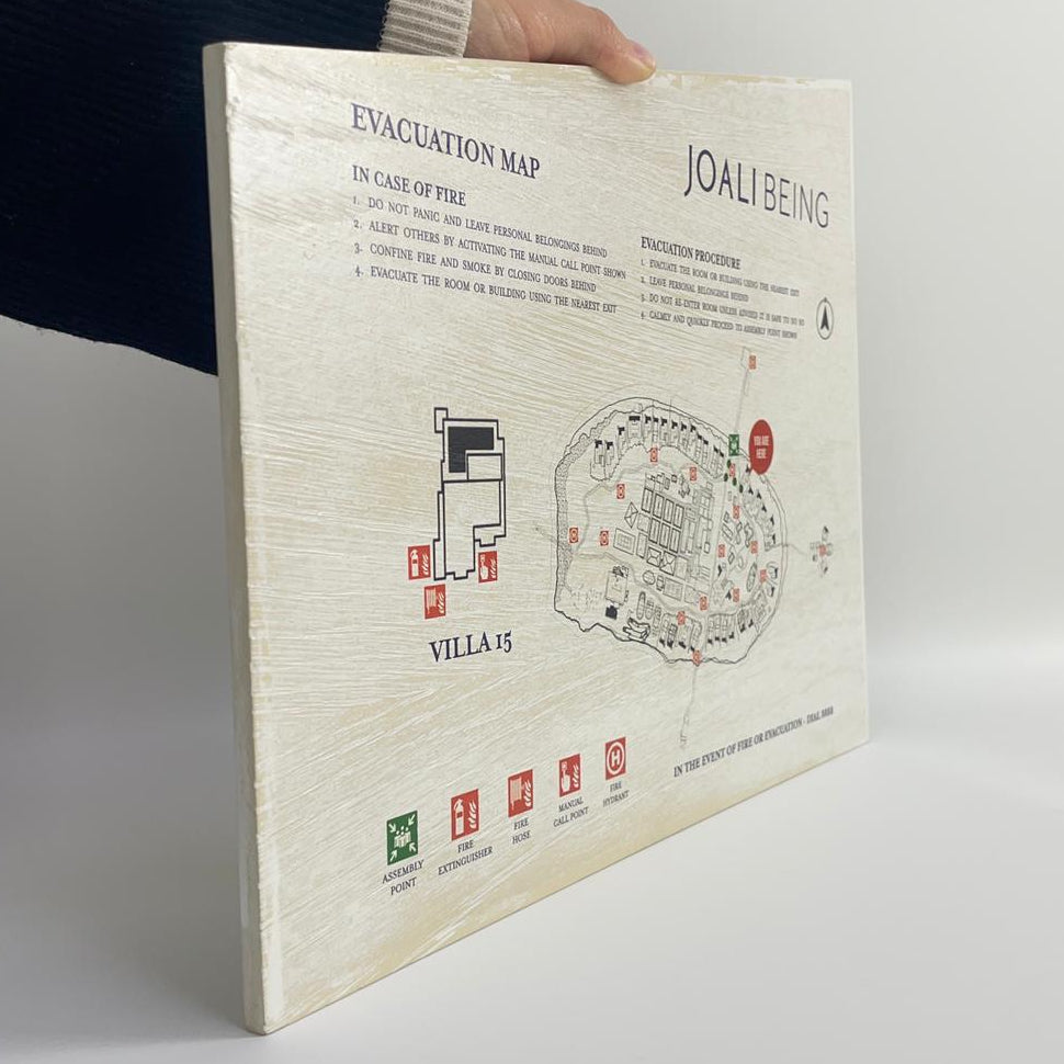 Ahşap plaka üzerine UV baskılı otel odası yangın kaçış planı