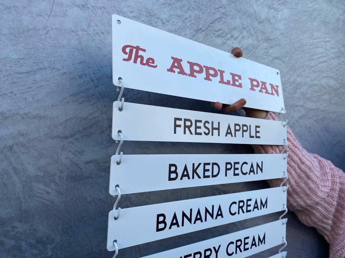 İşletmeye özel renk ve logo baskılı menü panosu.