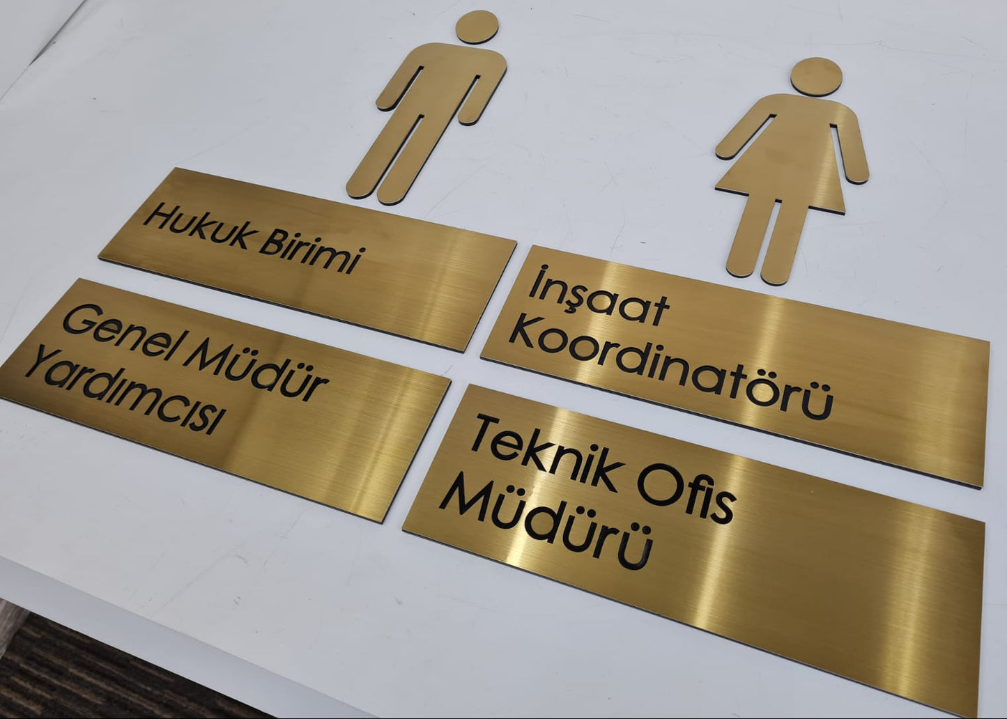 Paslanmaz çelik yüzeyli kurumsal kapı isimliği