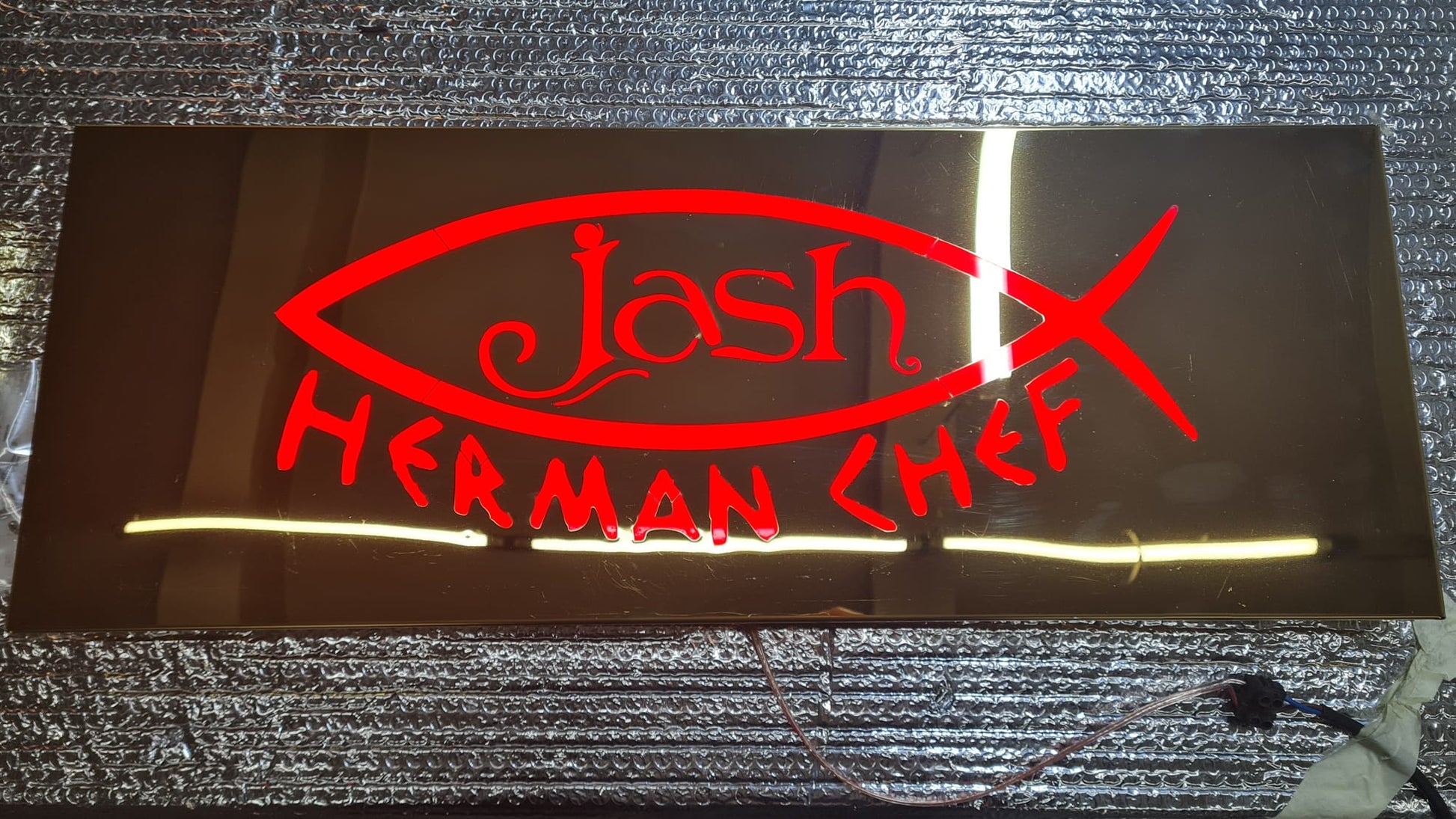 Restoran dış cephe ve giriş duvarında kullanılabilen ışıklı tabela