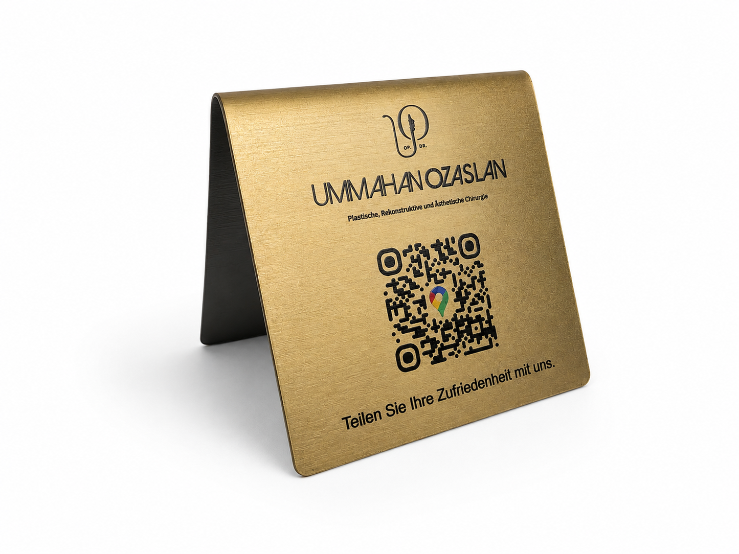 Sağlık merkezlerinde hasta bilgilendirme ve iletişim amacıyla kullanılan QR kod standları