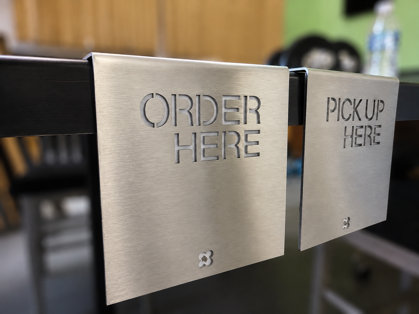 Takeaway ve paket servis işletmeleri için sipariş teslim yönlendirme tabelası